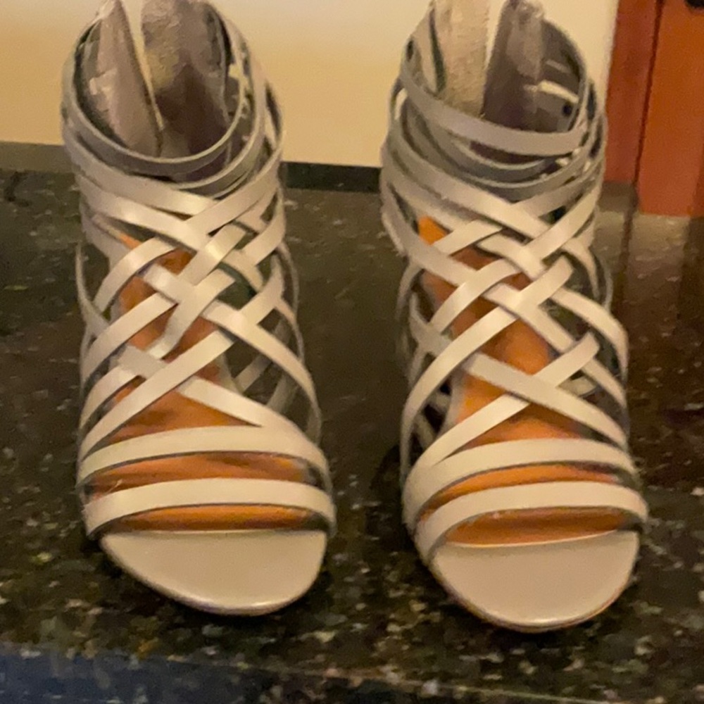 HINGE GLADIATOR SANDALS